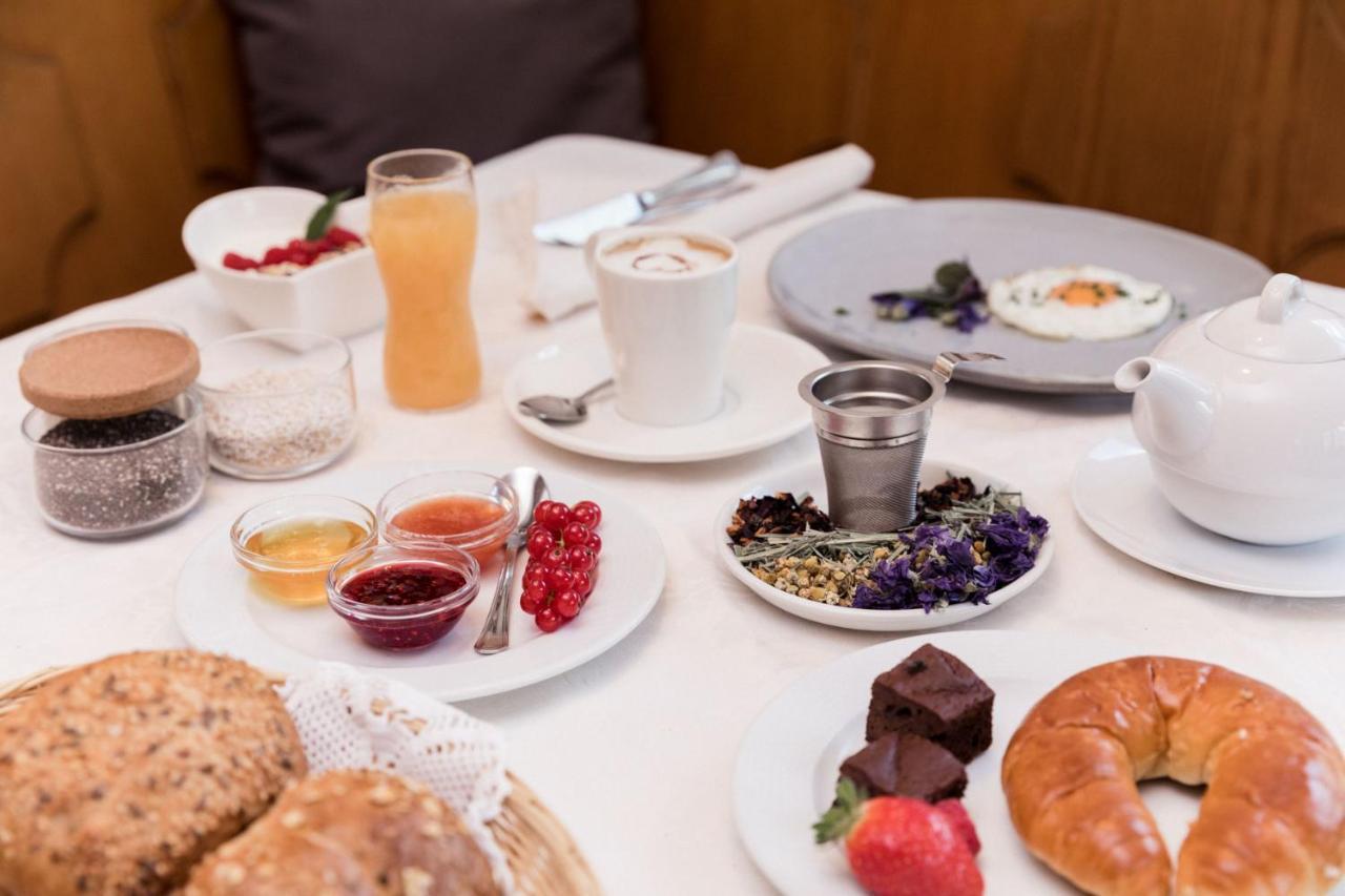 Hotel Kreuz Pfunds Bagian luar foto