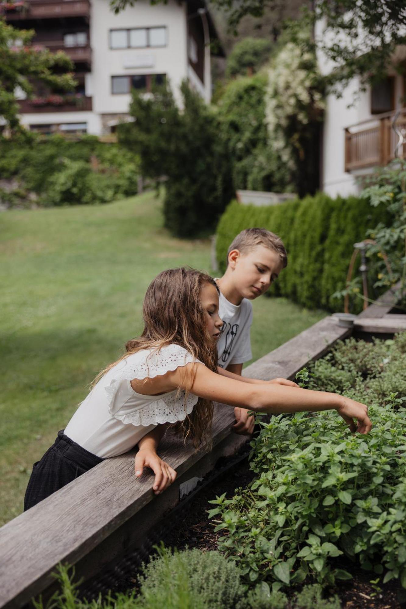 Hotel Kreuz Pfunds Bagian luar foto