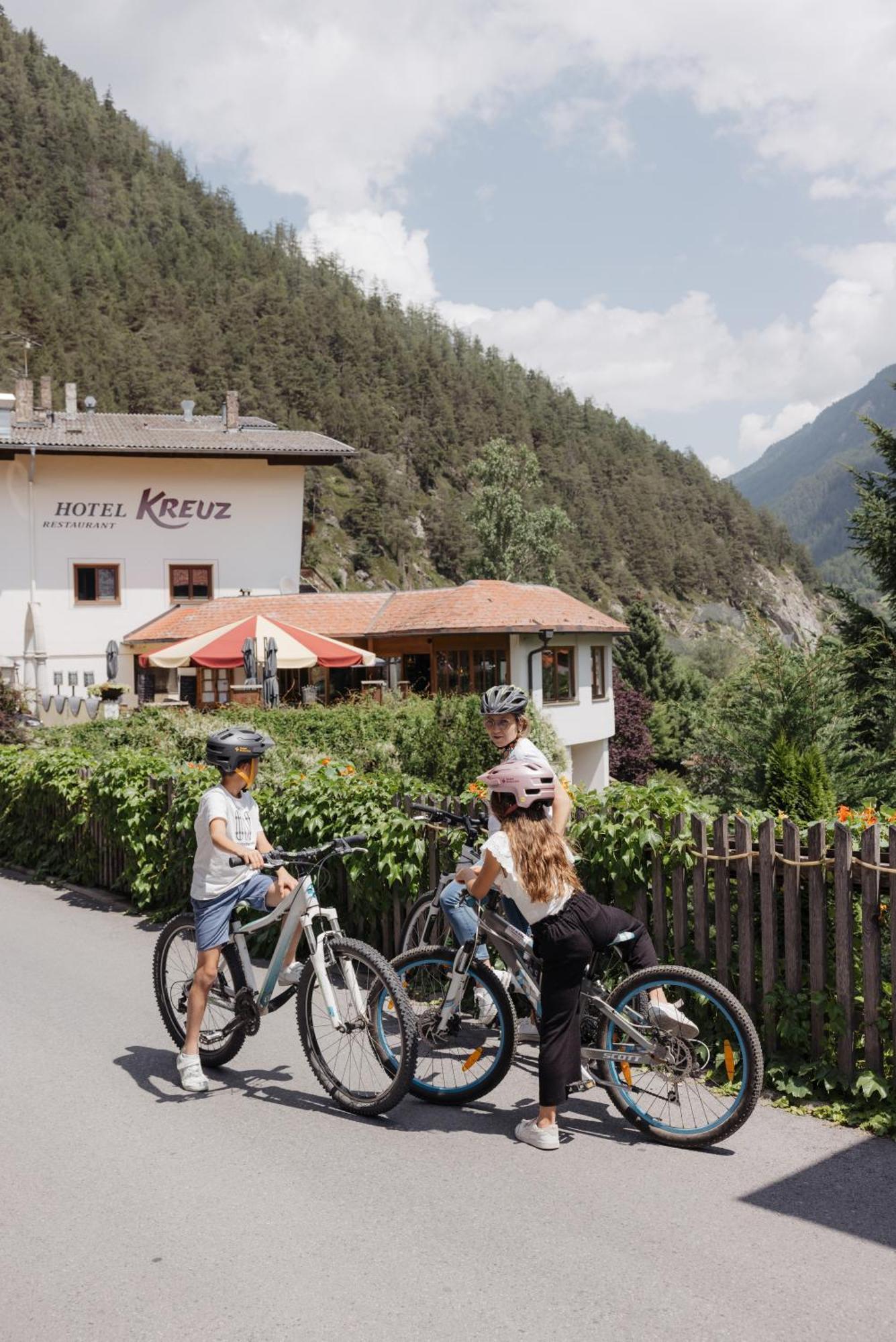 Hotel Kreuz Pfunds Bagian luar foto