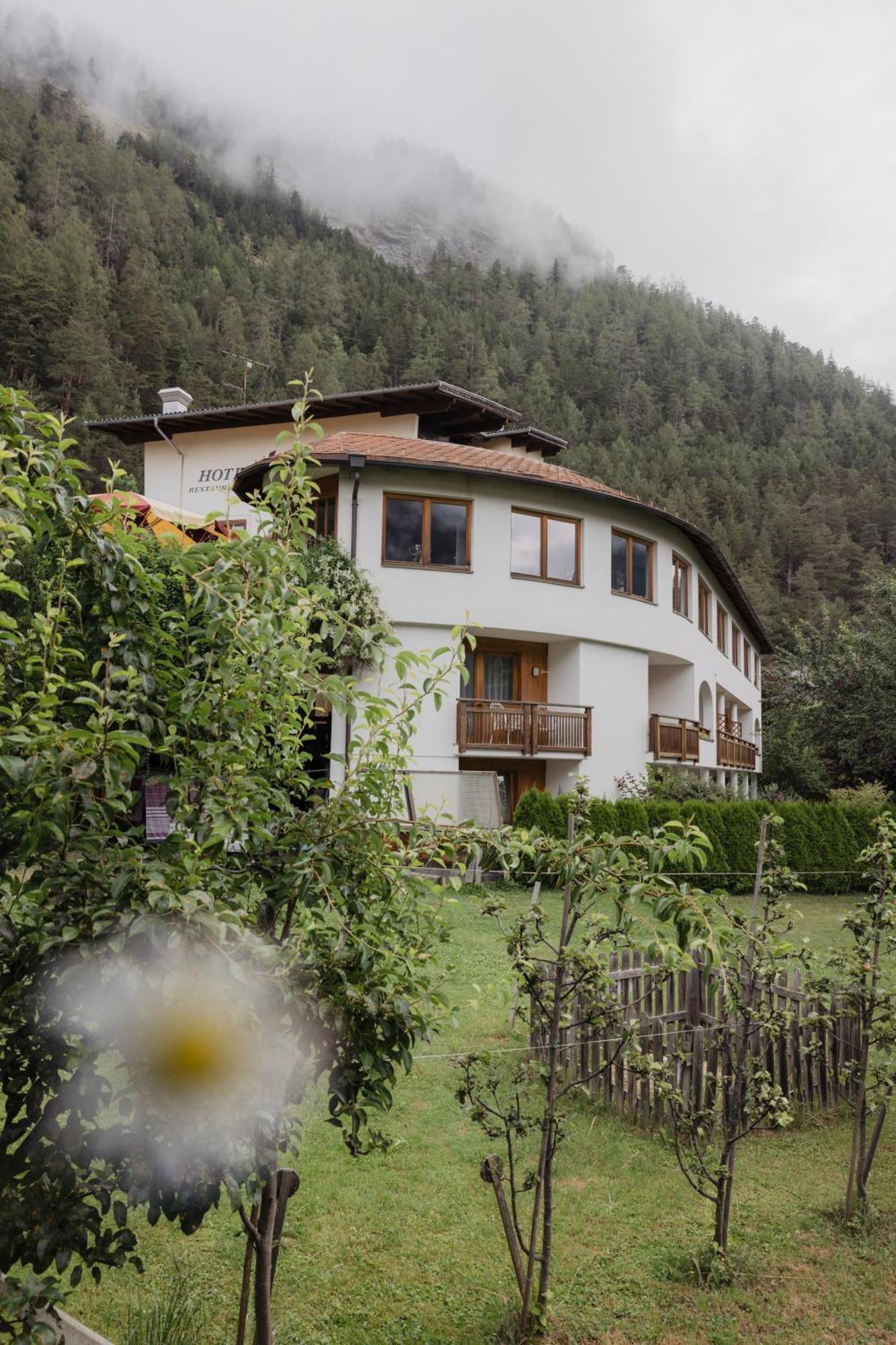 Hotel Kreuz Pfunds Bagian luar foto